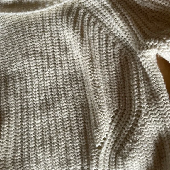 Cozy Ivory Turtleneck Sweater - Picture 2 of 3